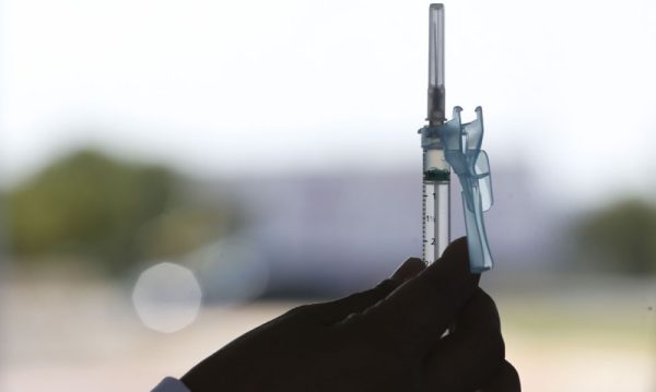 Vacina brasileira contra a covid deve ficar pronta em nove meses