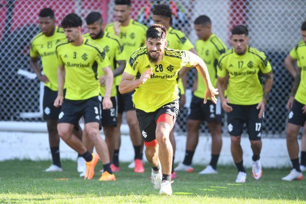 Repleto de incertezas,  Inter enfrenta o campeão