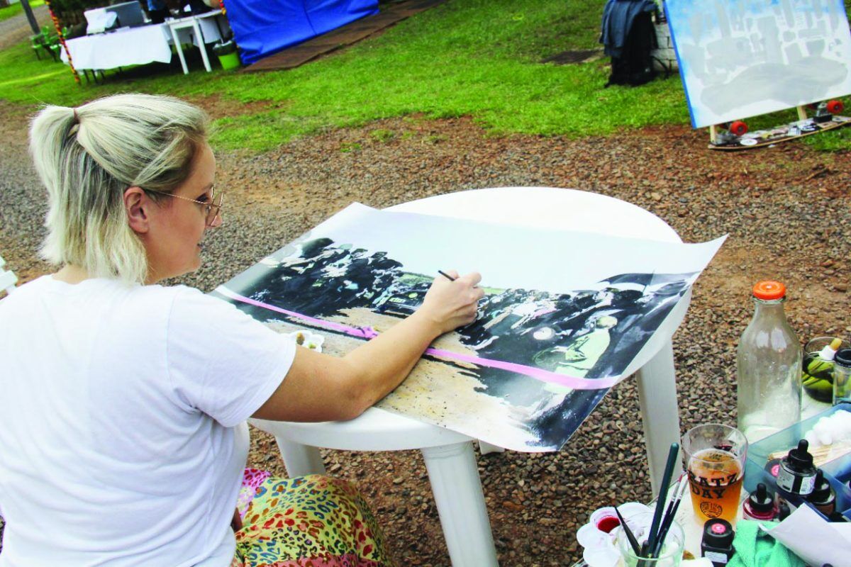 Fotógrafa dá cores ao passado do município