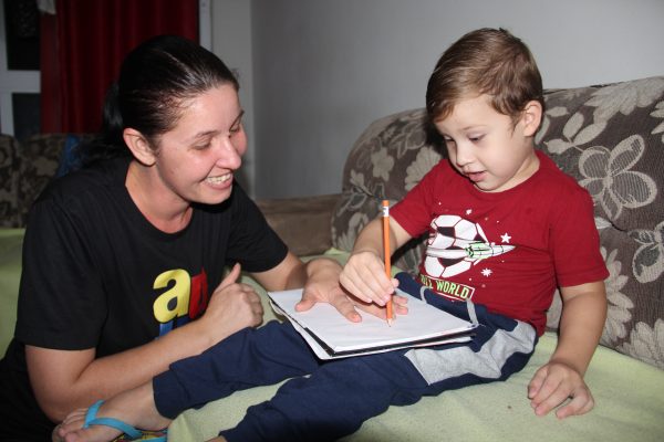 Do diagnóstico ao acompanhamento: a rotina de famílias  de crianças autistas