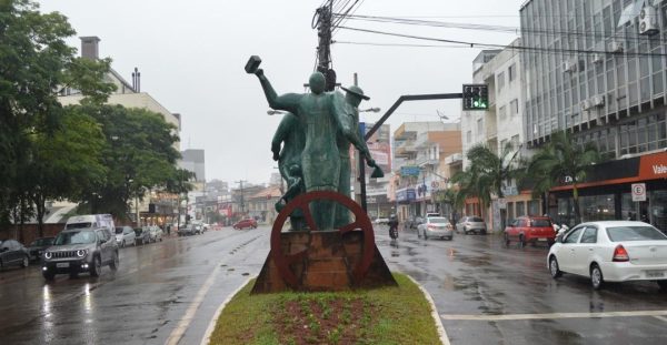 Vão esconder a estátua?