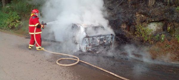 Incêndio destrói veículo em Ilópolis