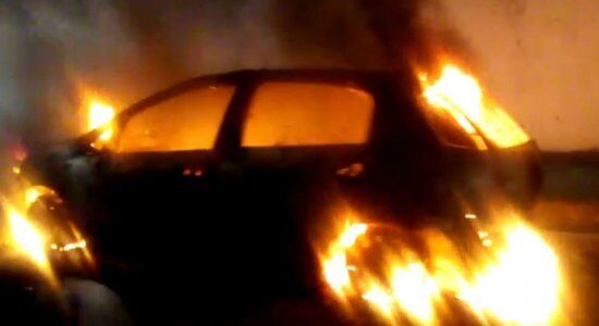Foragido é detido após ter veículo incendiado