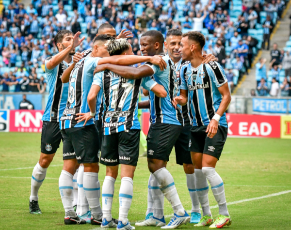 Grêmio vence o CRB e assume a liderança provisória da Série B