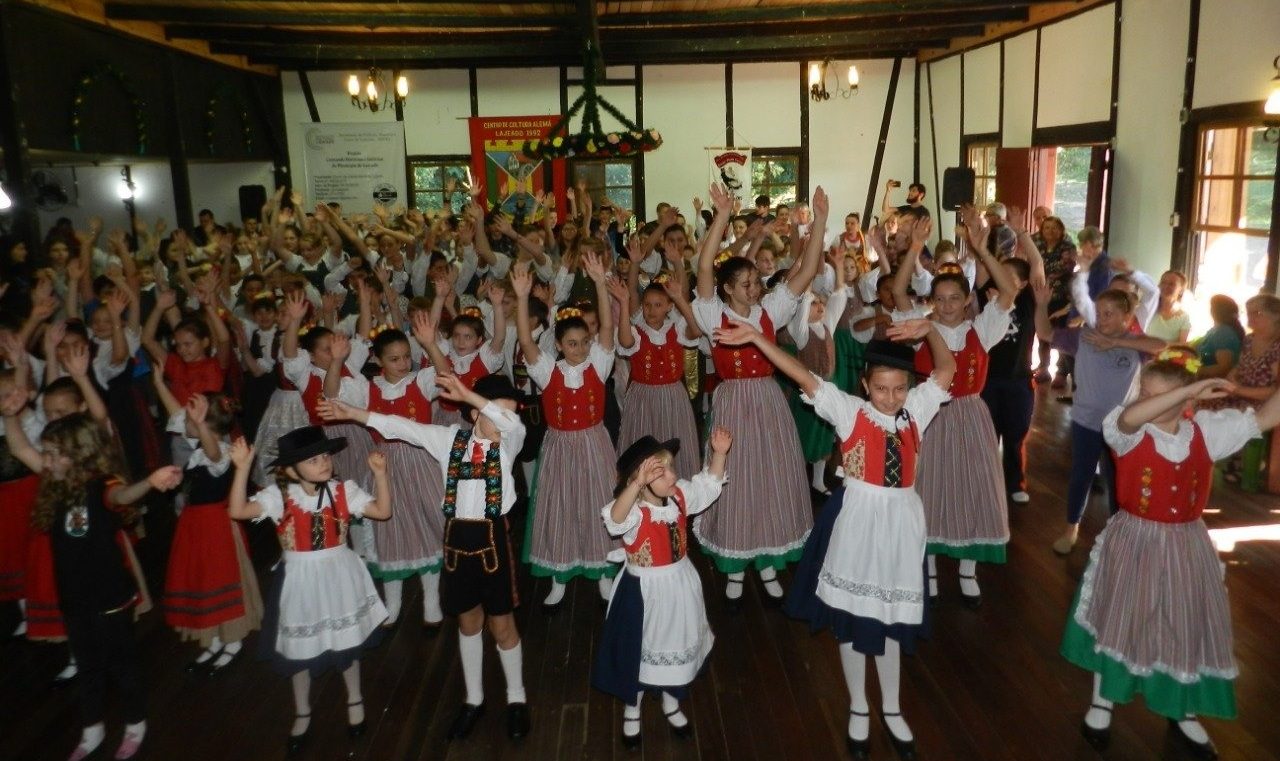 Lajeado sedia no domingo encontro de grupos infantis de dança alemã