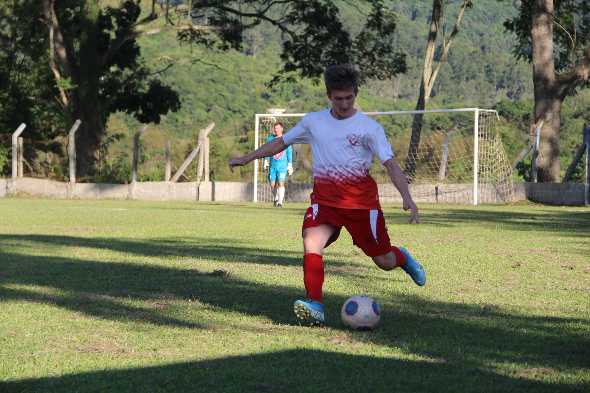 Juventude de Brochier e 11 Amigos estão a um empate da final da