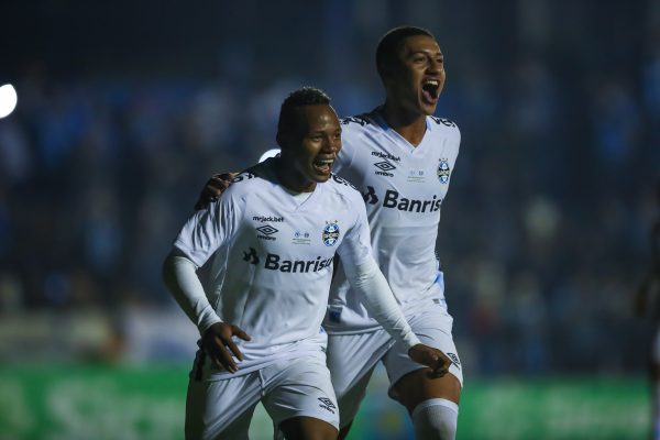 Grêmio goleia e conquista Recopa Gaúcha