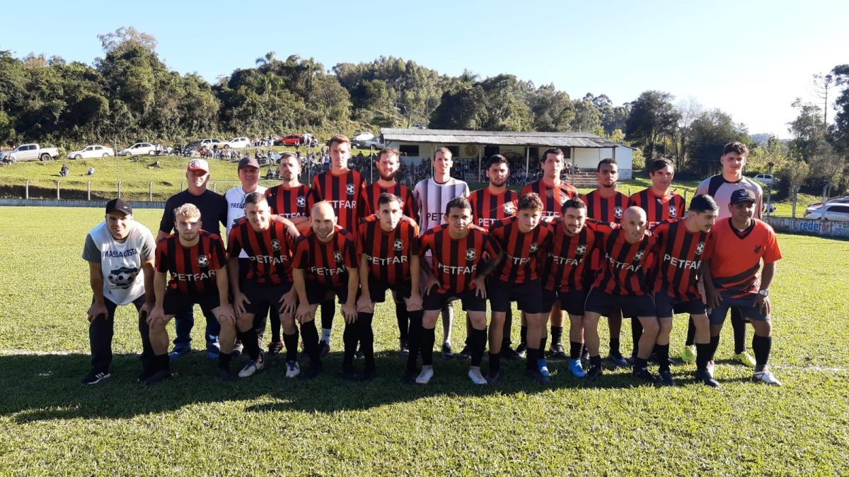 Chuva cancela torneios de futebol amador na região