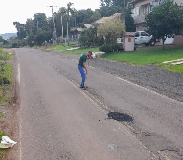 Município fecha buracos na VRS-811 entre Forqueta e Rui Barbosa