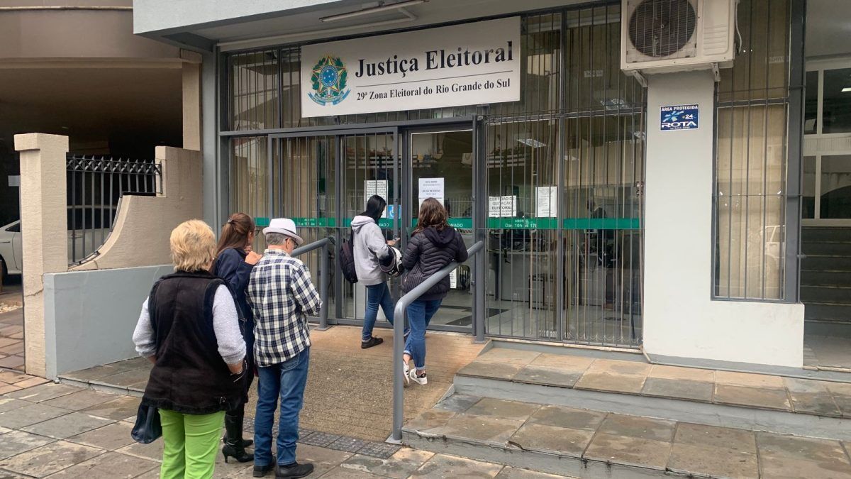 Fim do prazo para regularização do  título de eleitor gera filas em Lajeado