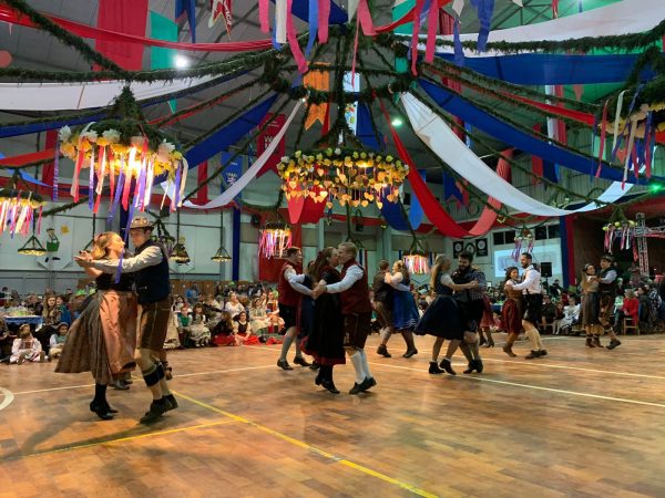 Segundo baile do Festival do Chucrute reúne 3 mil participantes