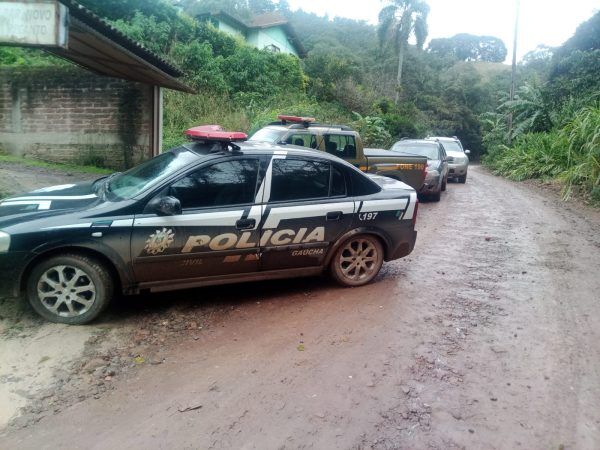 Polícia cumpre mandado contra tráfico de drogas e contrabando de cigarros