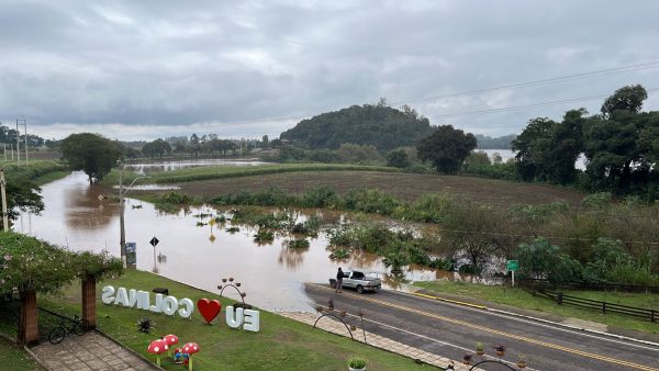 Elevação do Rio Taquari fecha o acesso a Colinas