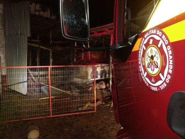 Princípio de incêndio atinge aviário em Coqueiro Baixo