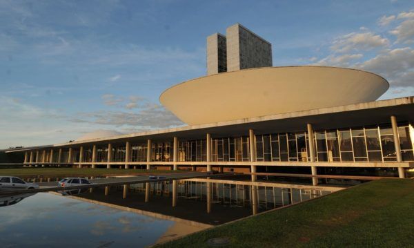 Câmara dos Deputados aprova que inadimplentes possam abater até 99% de dívida do Fies