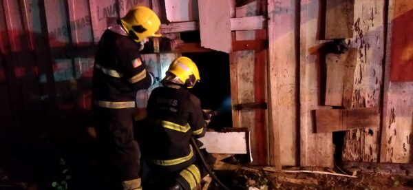Bombeiros combatem princípio de incêndio em Lajeado