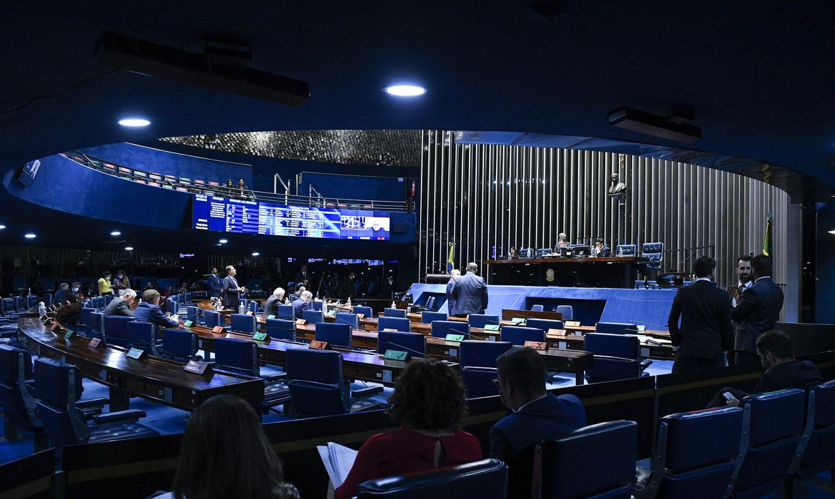 Senado aprova crédito consignado para beneficiários do Auxílio Brasil