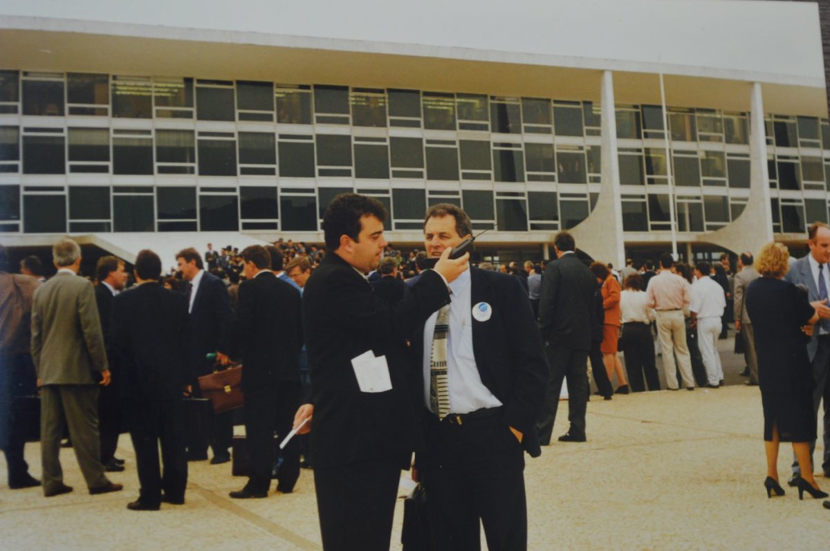 Conte acompanhou comitivas de prefeitos do Vale a Brasília. Na foto, entrevista Leonildo José Mariani, ex-prefeito de Estrela