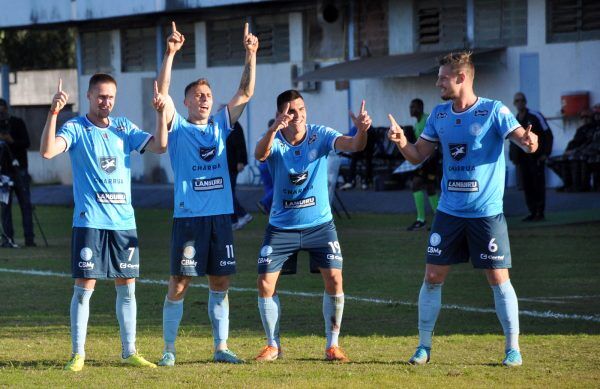 Alviazul vence, convence e se aproxima da semifinal