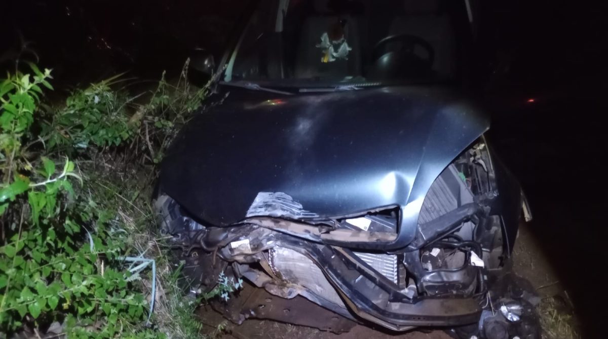 Saída de pista deixa motorista ferido em Paverama