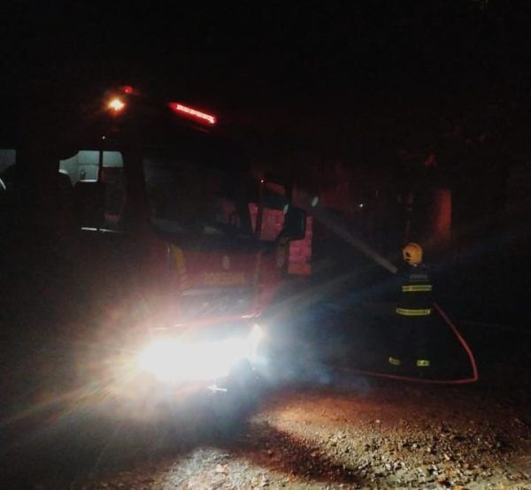 Incêndio consome aviário em Relvado