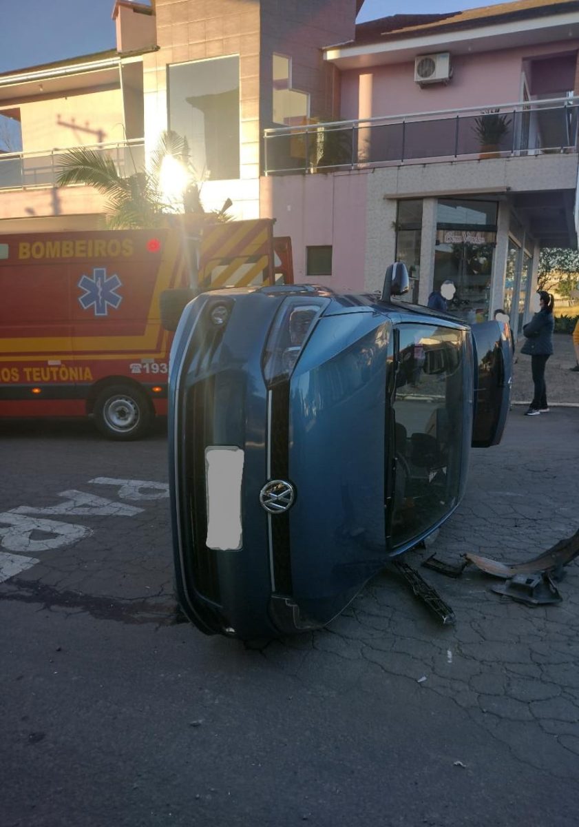 Colisão entre dois carros deixa mulher ferida em Teutônia
