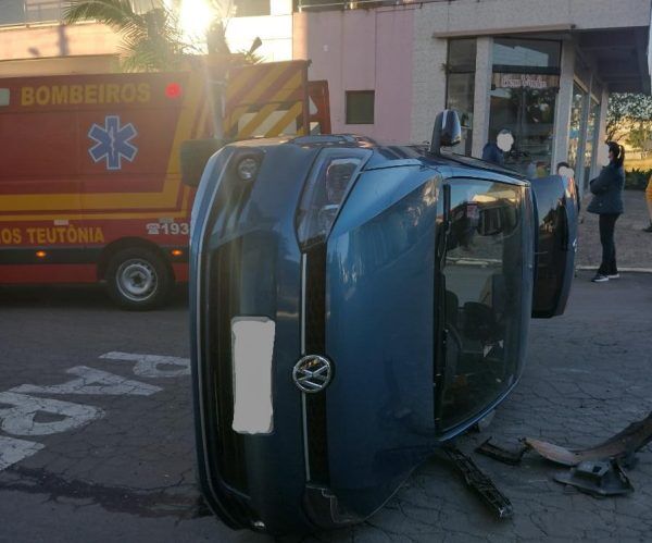 Colisão entre dois carros deixa mulher ferida em Teutônia