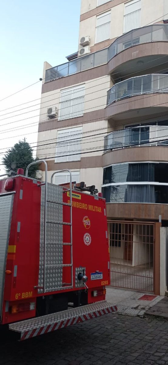 Mulher fica presa em elevador no Bairro Florestal