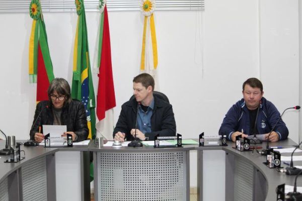 Câmara autoriza repasse para compra de escavadeira ao G8