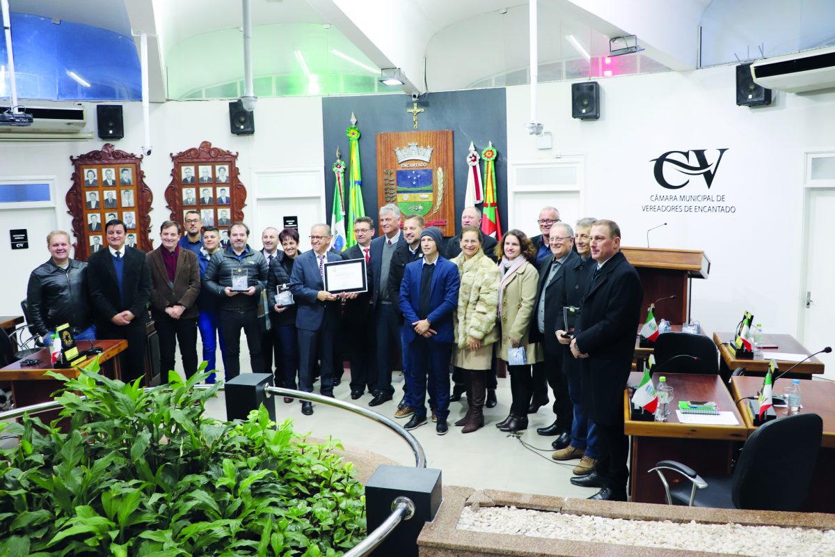 Vereadores homenageiam Dália pelos seus 75 anos