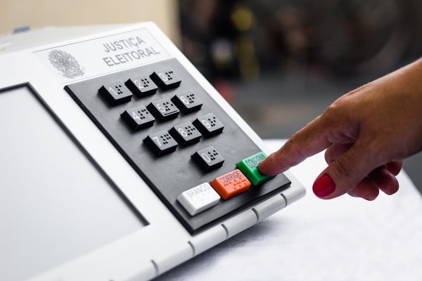 Começa a apuração das Eleições Gerais 2022