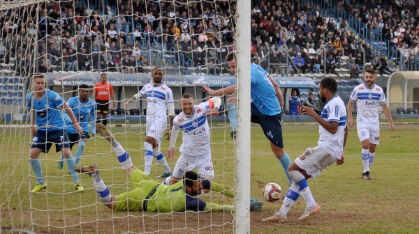 Lajeadense leva gol no início e perde para o Esportivo