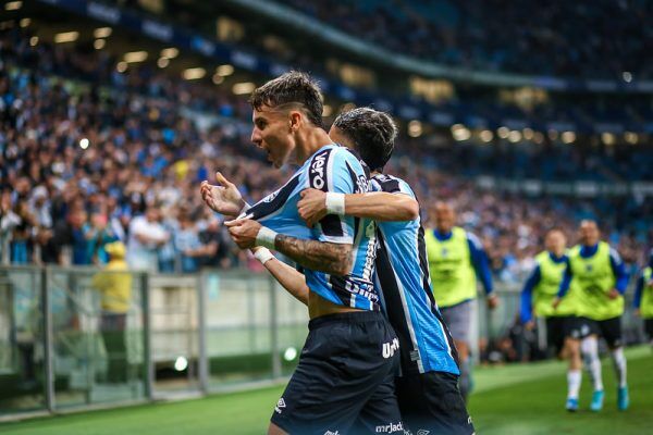 Grêmio vence o Náutico na Arena e se aproxima do terceiro colocado