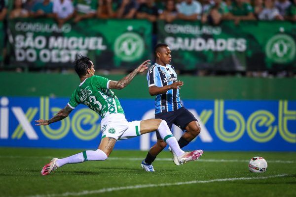 Grêmio empata sem gols com a Chapecoense