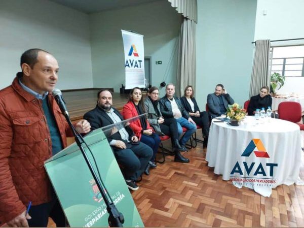 Avat e Univates analisam parceria para qualificação de vereadores