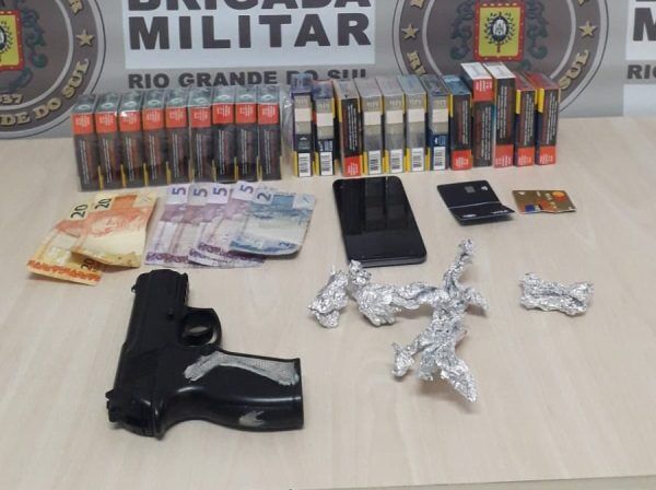 Dupla é presa por roubo no bairro Boa União