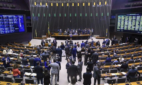 Câmara aprova em 2º turno texto-base da PEC dos Benefícios Sociais