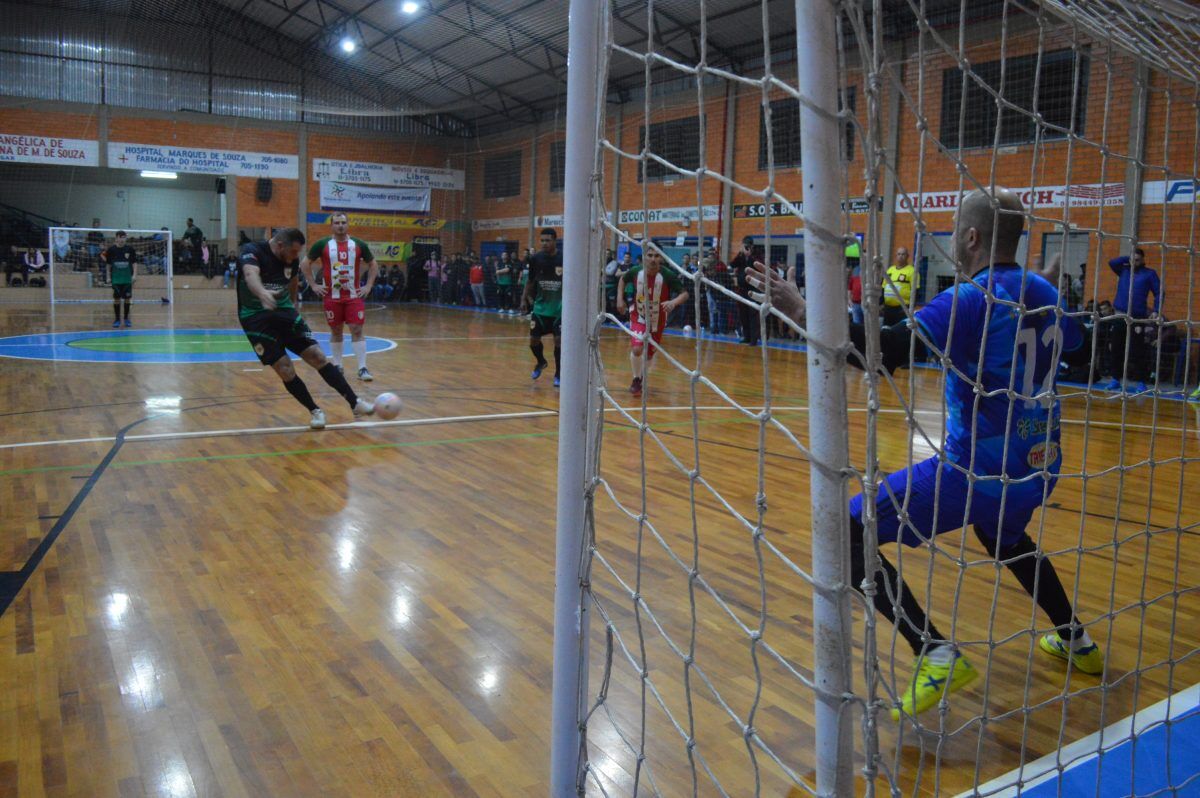 Goleadas marcam as quartas de final