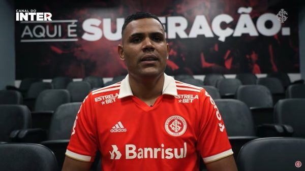 Inter anuncia o centroavante Mikael