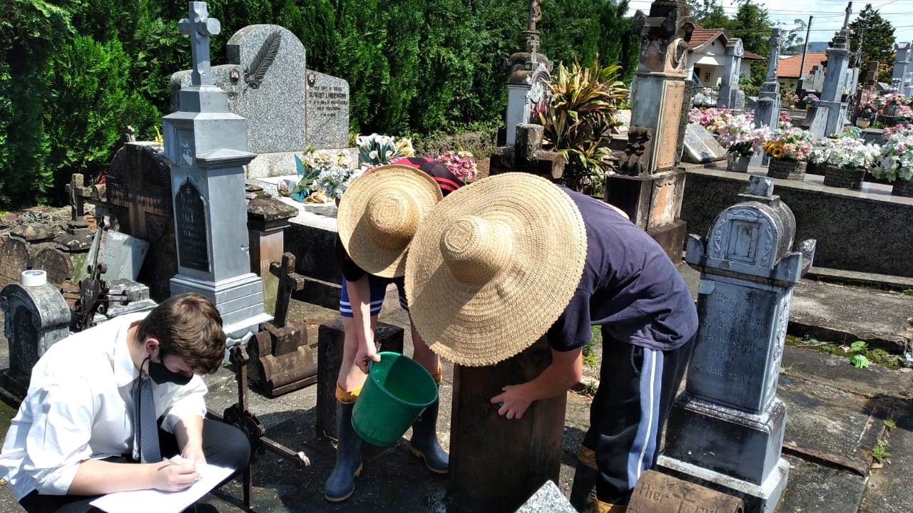 QR Code em cemitérios conta história dos sepultados de Colinas