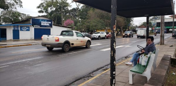 Governo de Estrela retira prioridade e paradas de ônibus inteligentes ficam para dezembro