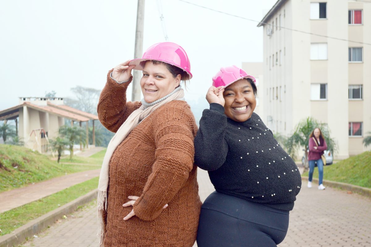 Capacete Rosa: projeto capacita mulheres para a construção civil
