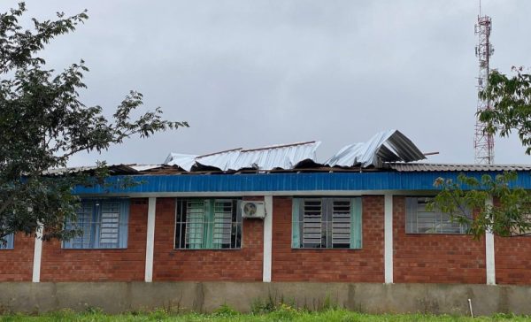 Temporal causa estragos em 25 casas, dois prédios e uma escola em Fazenda Vilanova