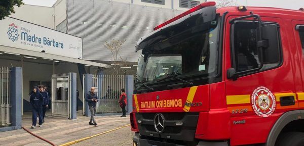 Cerca de 900 alunos participam do simulado de evacuação do Colégio Madre Bárbara