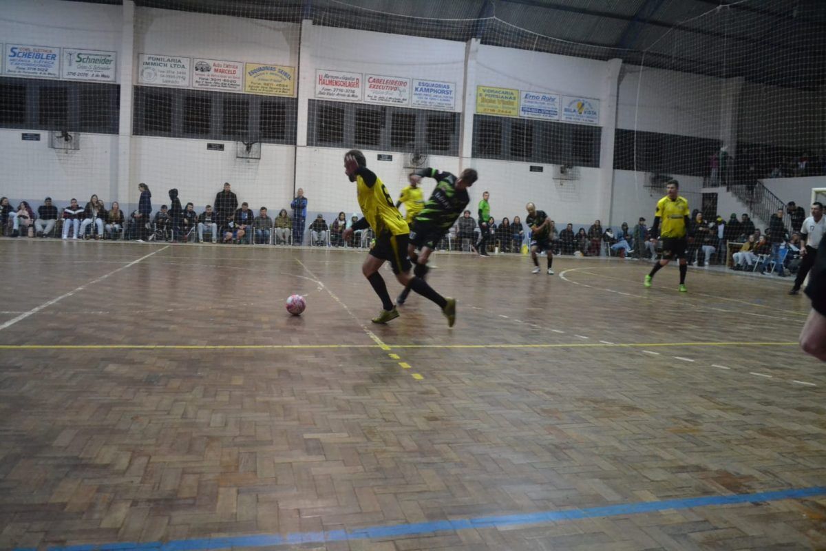 Equipes vencem e se recuperam na competição