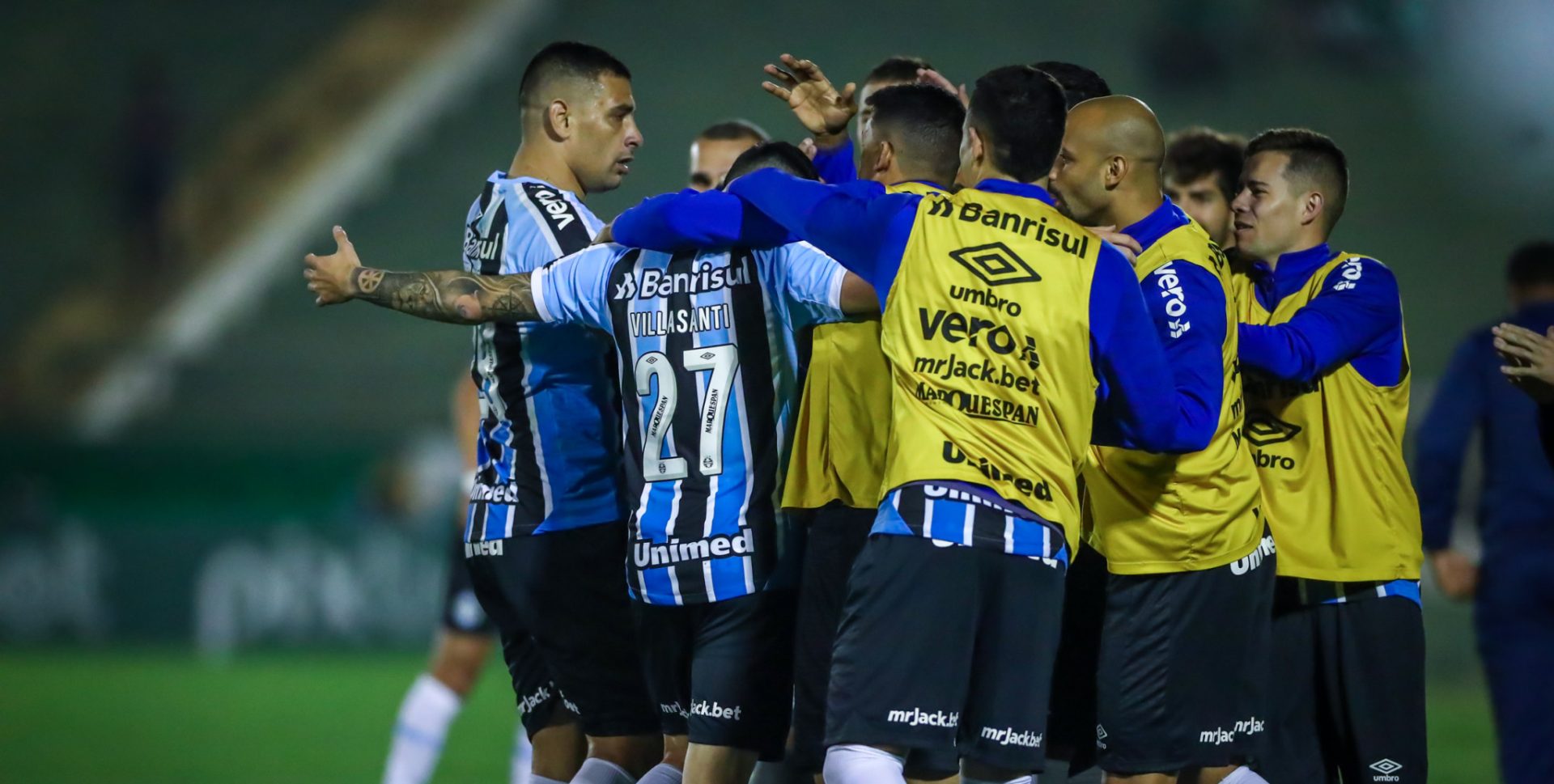 Grêmio vence o Guarani e sobe na tabela