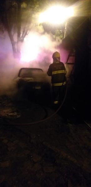 Incêndio consome veículo em Encantado