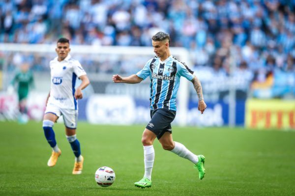 Grêmio empata e permanece da terceira colocação