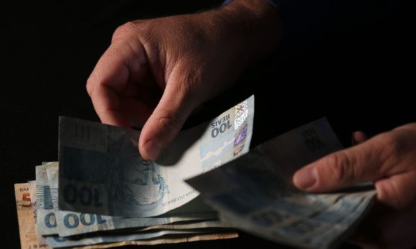 Poupança tem retirada recorde de R$ 33,6 bilhões em janeiro