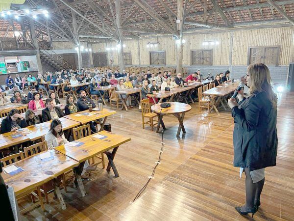 Seminário aborda futuro do turismo com foco em tecnologia